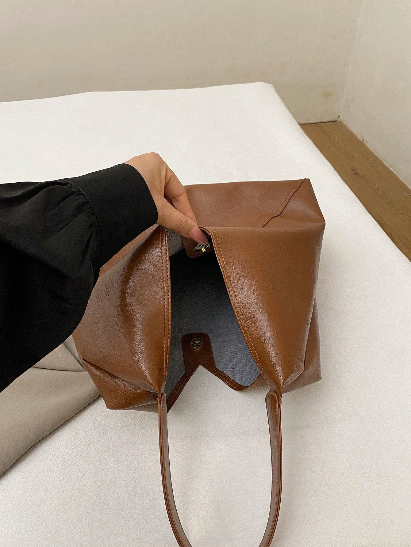 This Year's Women's Large Handbag, New Fashion Design Shoulder Bag, Chic & Stylish Tote Bag